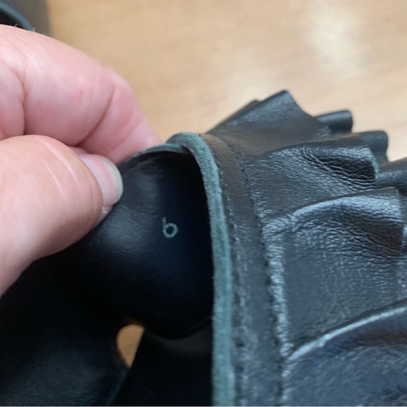 NEW🌼 Italian Black Ruffle Slides - 6 - Picture 8 of 12